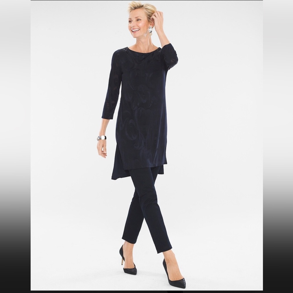 NWOT Chicos Travlers gorgeous tunic in Navy